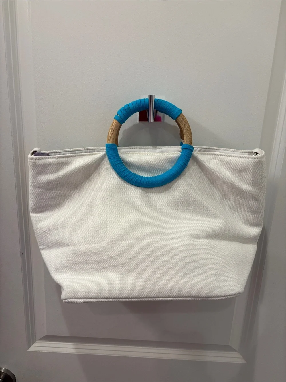NWT Sol and Mer Beaded Crab Beach Tote Bag in White and Turquoise